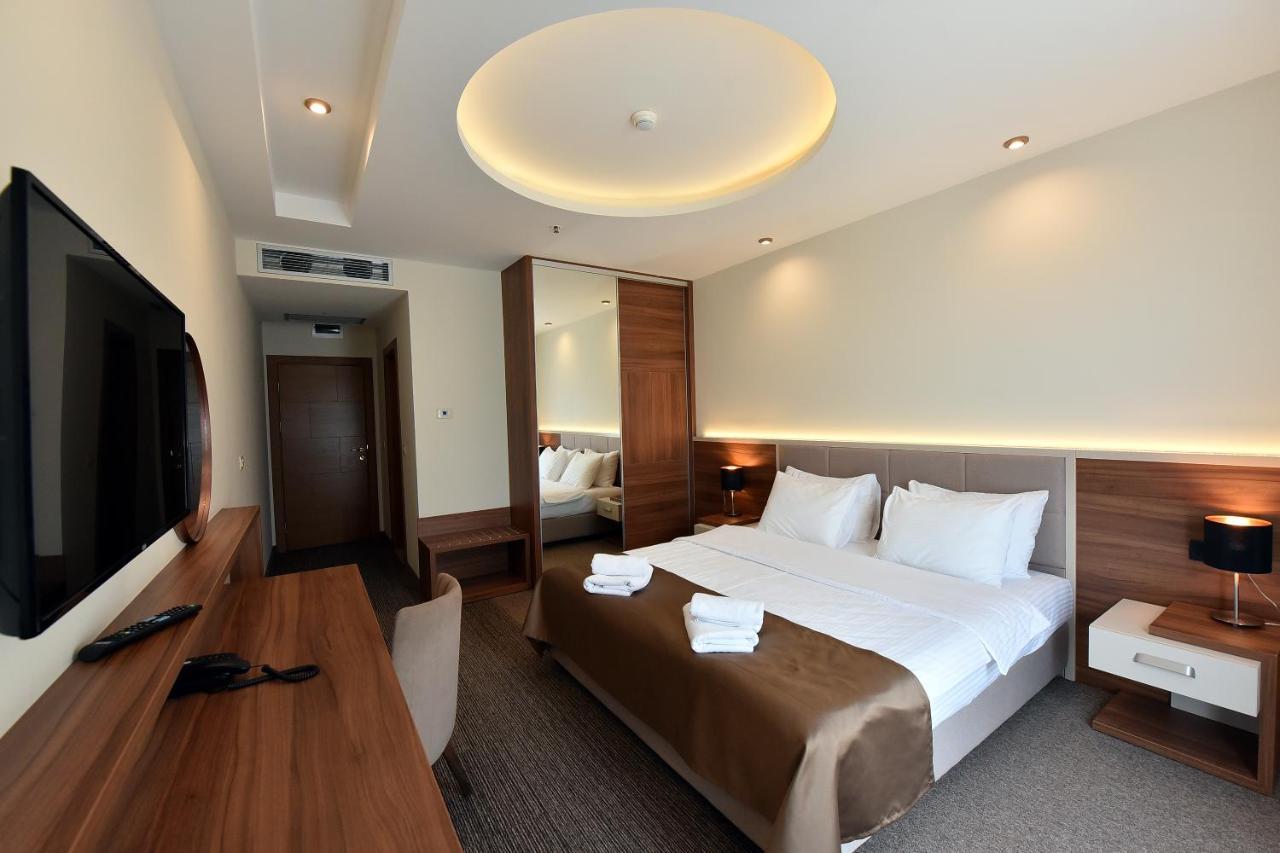 Hotel Lazaro Podgorica Esterno foto